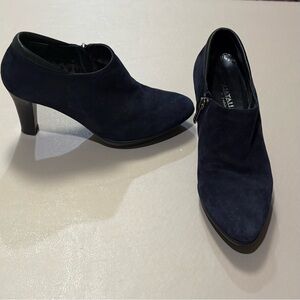 Aquatalia navy blue suede booties. Size 7